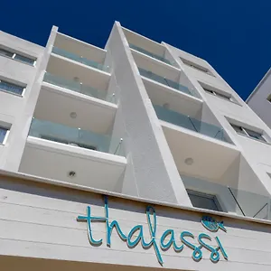 https://costantiana-beach-hotel-apartments-larnaka.larnacahotels.org